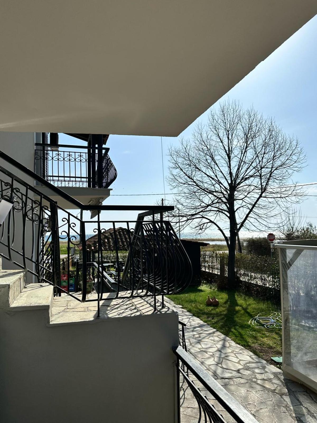Room Nine 9 Beachfront Apartments Nea Kallikrateia Exterior photo