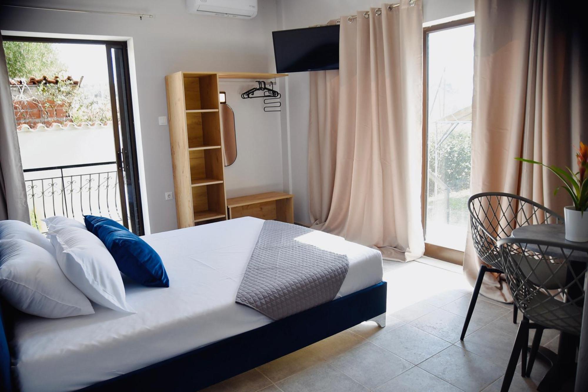 Room Nine 9 Beachfront Apartments Nea Kallikrateia Exterior photo